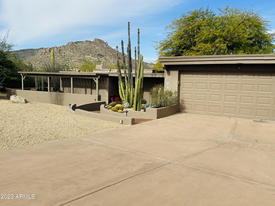 1039 N Boulder Dr in Carefree, AZ - Building Photo