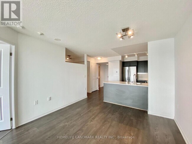 125-2125 Western Battery Rd in Toronto, ON - Building Photo - Building Photo