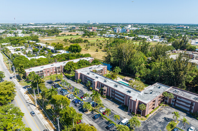 Nova Gardens in Davie, FL - Building Photo - Building Photo