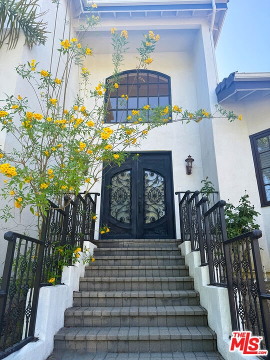 15020 Encanto Dr in Los Angeles, CA - Building Photo - Building Photo