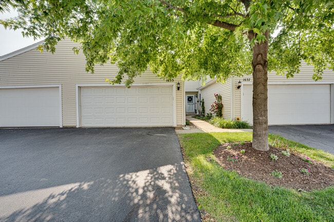 property at 1633 Hilton Head Dr