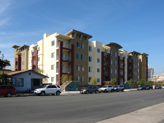 Gateway Apartments in San Diego, CA - Building Photo - Building Photo