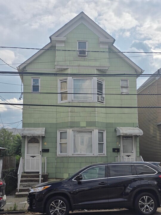 6 W 35th St in Bayonne, NJ - Foto de edificio