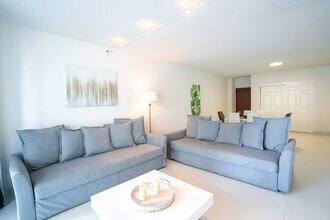 4001 S Ocean Dr in Hollywood, FL - Building Photo - Building Photo