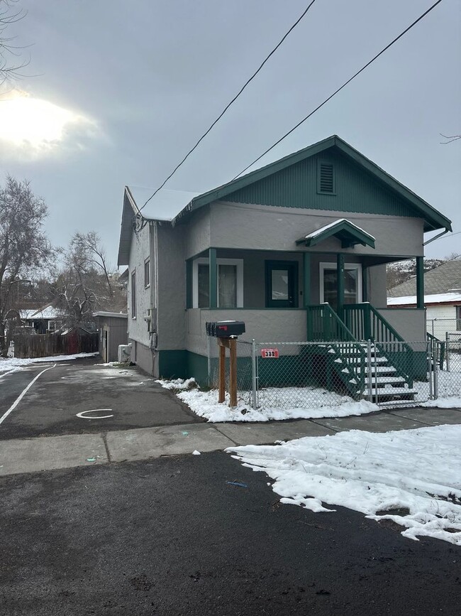 property at 332 N 10th St