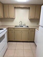 1015 SW McFarlane Ave in Lake City, FL - Foto de edificio - Building Photo