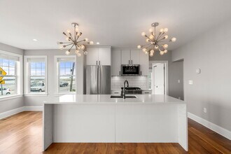 176 Winthrop Shore Dr, Unit 1 in Winthrop, MA - Foto de edificio - Building Photo