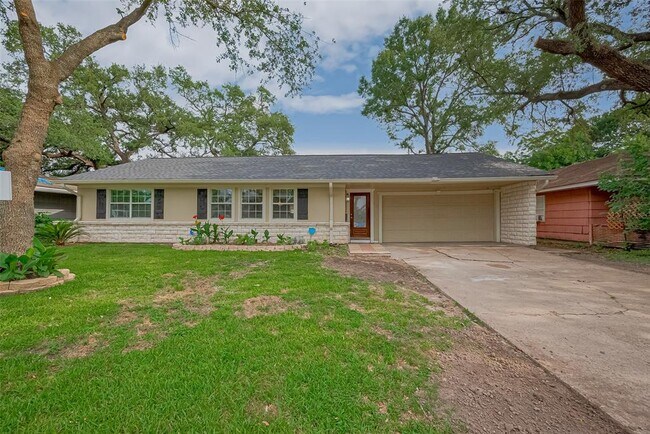 8045 Ridgeview Dr in Houston, TX - Building Photo - Building Photo