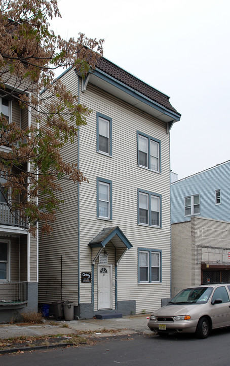 118 4th Ave in East Orange, NJ - Building Photo