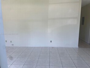 907 SW 8th St in Hallandale Beach, FL - Building Photo - Building Photo
