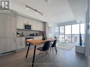 77-2677 Mutual St in Toronto, ON - Building Photo - Building Photo