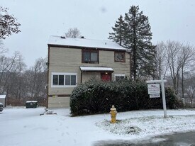 8 Ann Dr in Danbury, CT - Building Photo