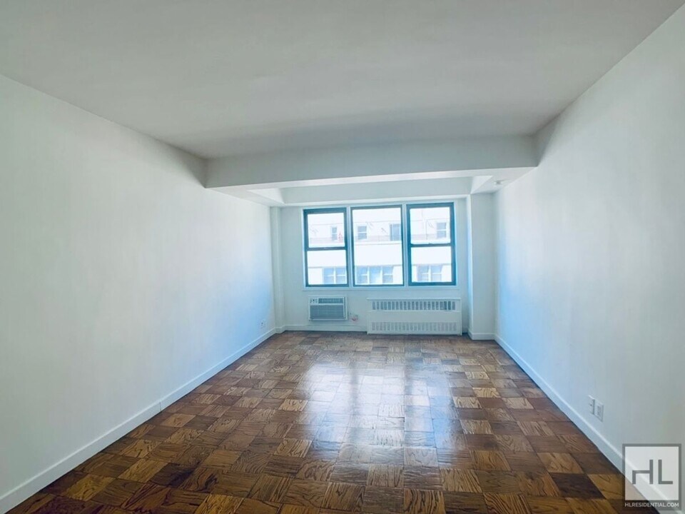 EAST 36 STREET in New York, NY - Building Photo