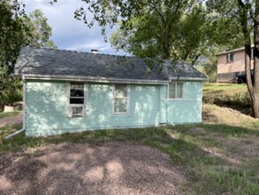 1025 W Cimarron St in Colorado Springs, CO - Foto de edificio - Building Photo