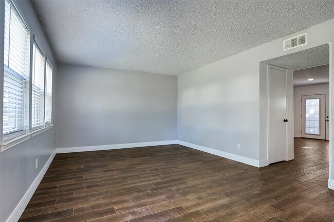 10458 Hammerly Blvd in Houston, TX - Building Photo - Building Photo