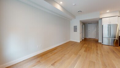 122 Highland Rd, Unit 101 in Somerville, MA - Building Photo - Building Photo