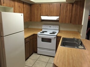 3074 St Paul Dr in Winter Haven, FL - Building Photo - Building Photo