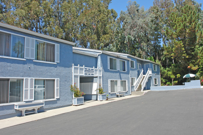 Villa Acacia in San Luis Obispo, CA - Foto de edificio - Building Photo
