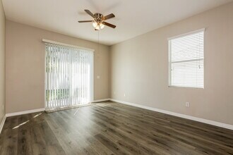 511 Stone Briar Dr in Ruskin, FL - Building Photo - Building Photo