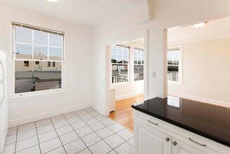 3210 Gough St-Unit -305 in San Francisco, CA - Building Photo - Building Photo