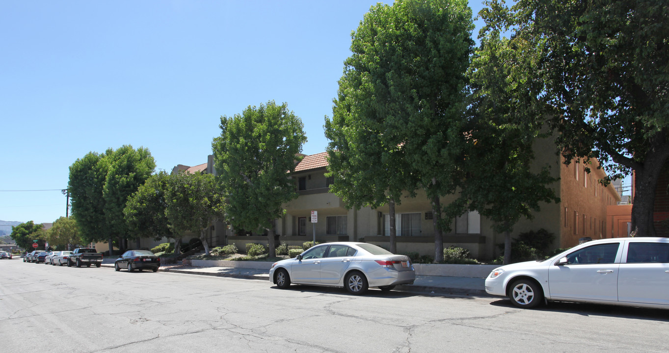 325 E Santa Anita Ave in Burbank, CA - Foto de edificio