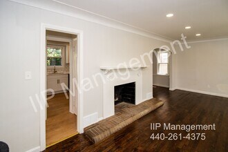 3549 Grosvenor Rd in Cleveland Heights, OH - Building Photo - Building Photo