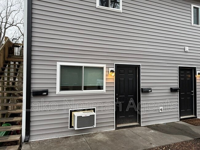 435 3rd Ave Dr SE in Hickory, NC - Building Photo - Building Photo