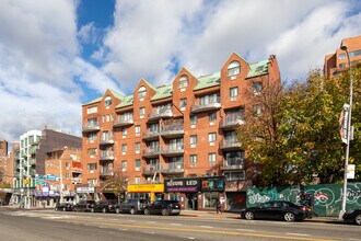 College Tower Condominums in Flushing, NY - Building Photo - Building Photo