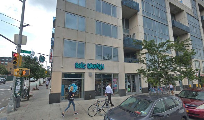 The Edge South in Brooklyn, NY - Foto de edificio - Building Photo