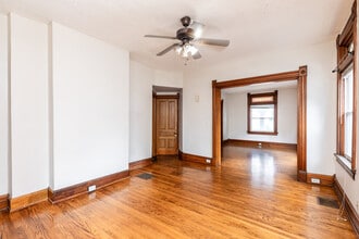1949 Hudson Ave in Cincinnati, OH - Foto de edificio - Building Photo
