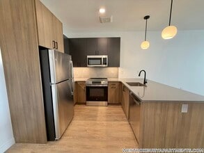 199 Gardner St, Unit 317 in Boston, MA - Foto de edificio - Building Photo