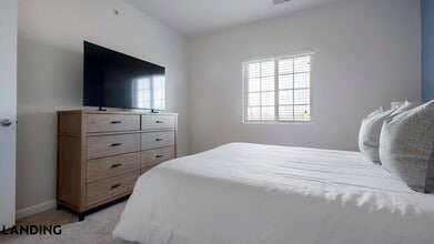 9015 Kings Grant Dr, Unit 9519-304 in Charlotte, NC - Building Photo - Building Photo