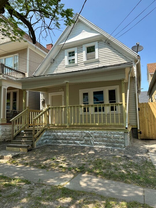 212 Grote St in Buffalo, NY - Building Photo