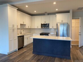 840 Montauk Hwy in Copiague, NY - Building Photo - Building Photo