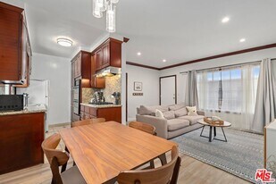 1330 S Barrington Ave in Los Angeles, CA - Building Photo