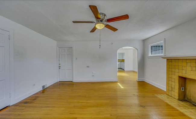 99 Bedford St, Unit 2nd Floor Apt in Forty Fort, PA - Foto de edificio - Building Photo