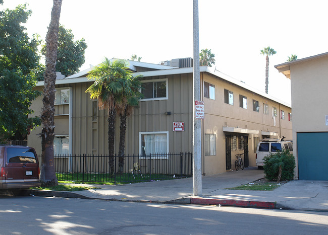 Guinida Pines Apartments in Anaheim, CA - Building Photo - Building Photo