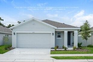 8036 Majestic Palms Ct in Venice, FL - Building Photo