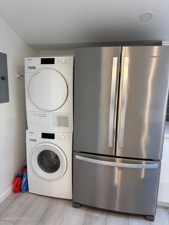 6999 Darnoch Way, Unit ADU in West Hills, CA - Foto de edificio - Building Photo