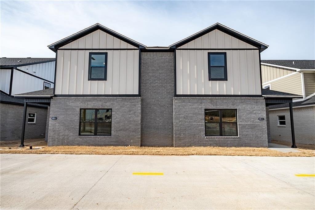 825 S Rupple Rd in Fayetteville, AR - Foto de edificio