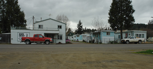 235 N State St in Sutherlin, OR - Foto de edificio - Building Photo