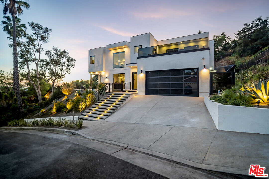 3255 Canyon Lake Dr in Los Angeles, CA - Foto de edificio