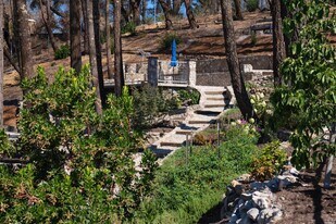 9 Bournemouth Rd in St Helena, CA - Building Photo