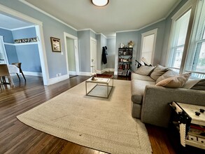 2 Priscilla Rd, Unit 1 in Boston, MA - Foto de edificio - Building Photo