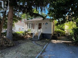 204 Greenfield Ave in Toronto, ON - Building Photo