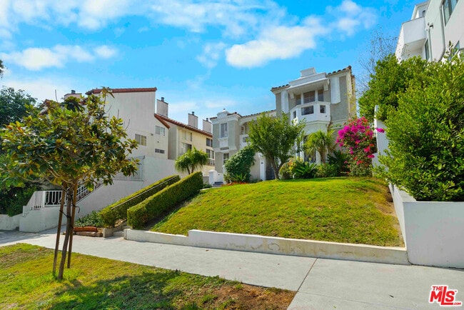 865 S Lucerne Blvd in Los Angeles, CA - Building Photo - Building Photo
