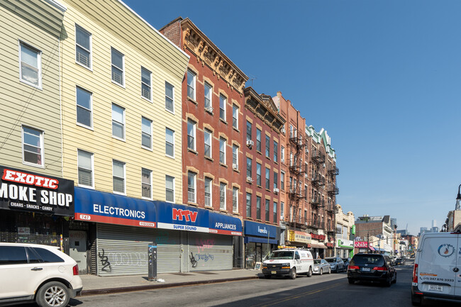 751 Manhattan Ave in Brooklyn, NY - Building Photo - Building Photo