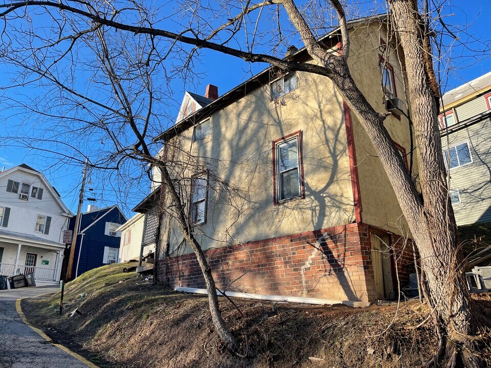 387 Baird St in Morgantown, WV - Building Photo