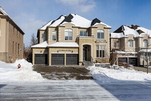 60 Adamsville Rd in Brampton, ON - Building Photo
