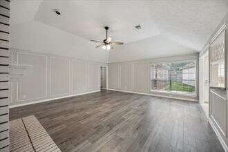 15974 Knolls Lodge Dr in Houston, TX - Building Photo - Building Photo